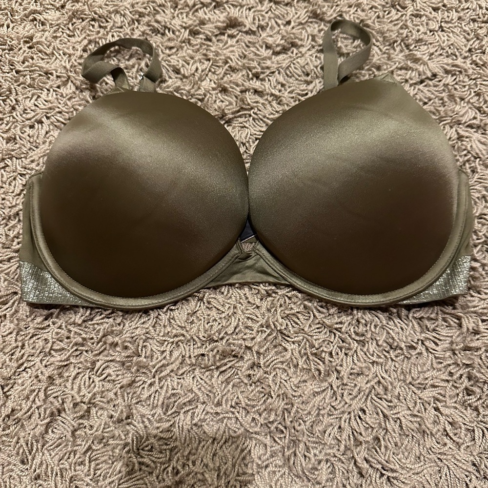 NWOT Victoria Secret bombshell plunge bra 34dd